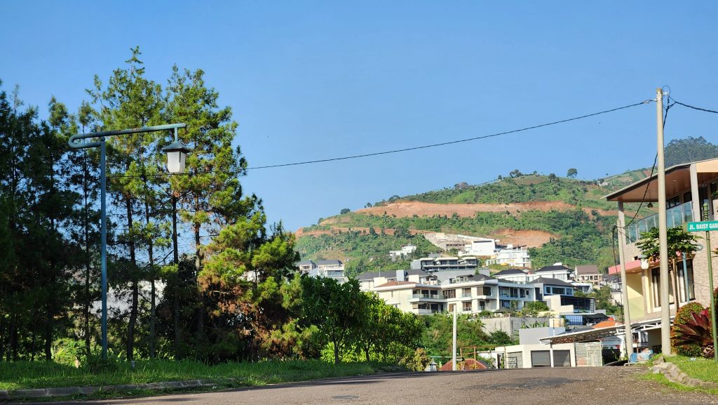 Rumah contoh di cluster Sapphire Hill, Resor Dago Pakar Bandung.